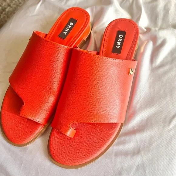 Women shoes size 8 slightly worn $20 each pair but the Mk boots are $100 - Picture 10 of 13